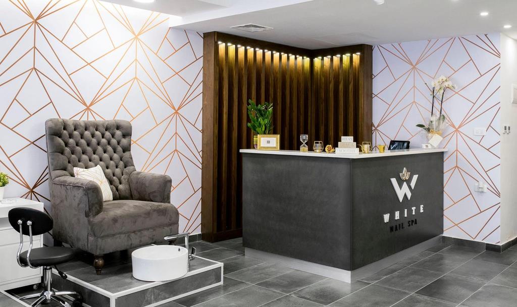 White Nail Spa reception